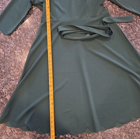 Elegant Green Dress - Picture 4 of 7